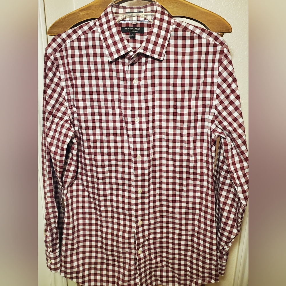 Banana Republic Men's Maroon and White Plaid Button Up Shirt